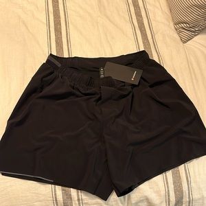 NWT Men’s surge short 6” XL